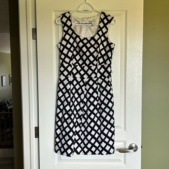 White black pattern dress - Picture 1 of 4
